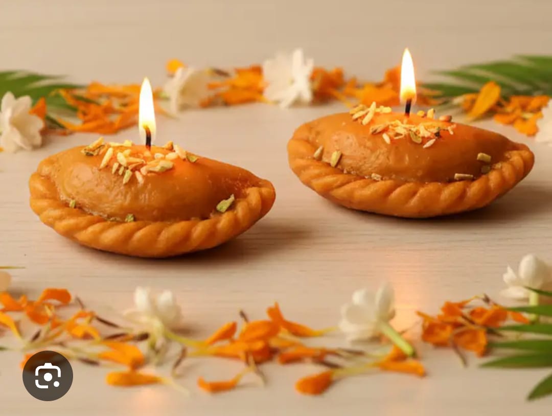 Gujia shape candle (pack of 2)